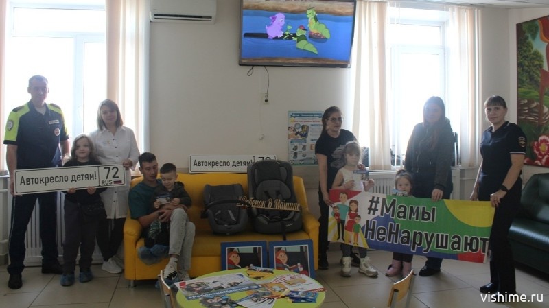 В Ишиме провели инструктажи для родителей по правилам перевозки детей в автомобиле
