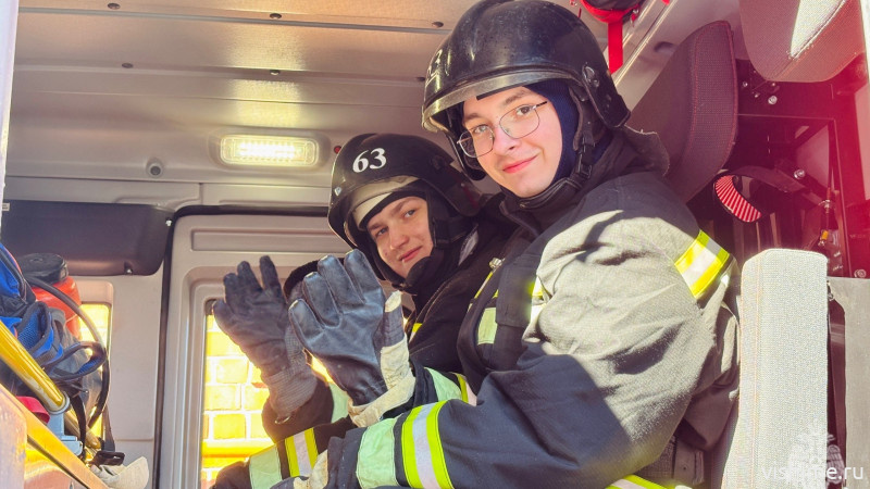 В ишимской пожарной части старшеклассникам показали профессию изнутри