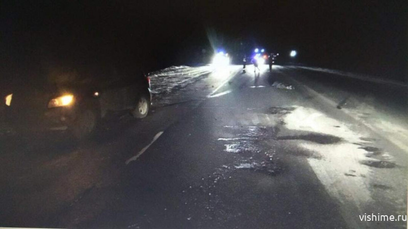 На трассе Тюмень-Ишим-Омск пешеход погиб под колесами внедорожника