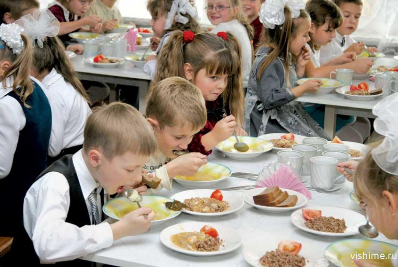 Горячая линия по вопросам школьного питания работает в Тюменской области