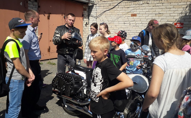 Ишимские байкеры провели мастер-класс с подростками, мечтающими водить мотоцикл