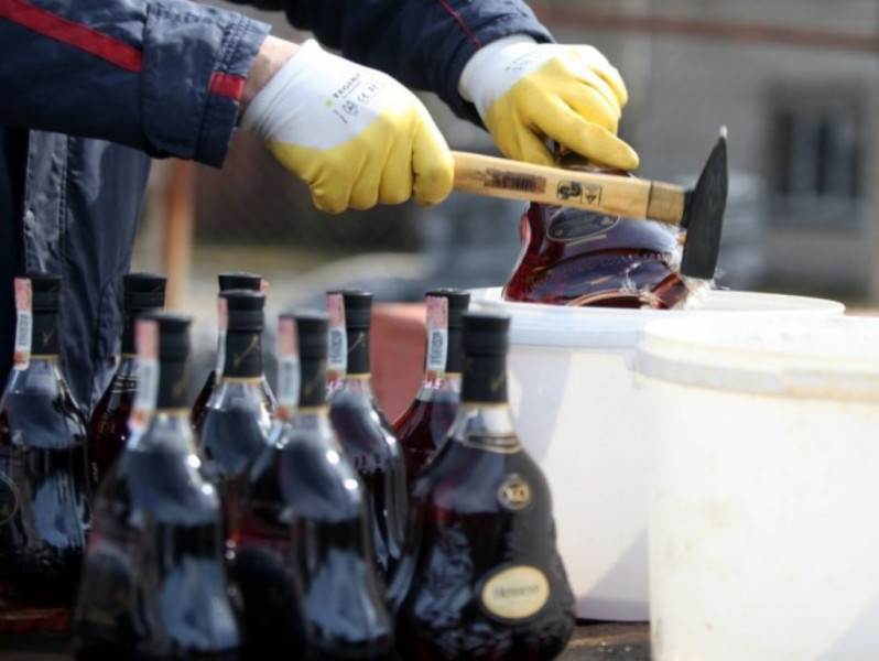 В Ишиме уничтожат почти 3000 бутылок контрафактного алкоголя