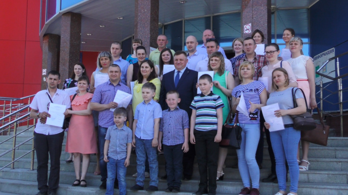 Молодым семьям Ишима вручили жилищные сертификаты