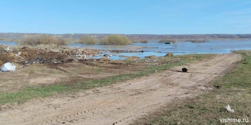Факт подтопления законсервированной свалки в районе деревни Воронина Ишимского района подтвердился