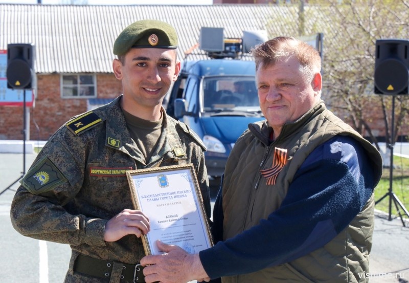 Глава города Фёдор Шишкин поблагодарил курсантов ТВВИКУ за активное участие в противопаводковых мероприятиях.
